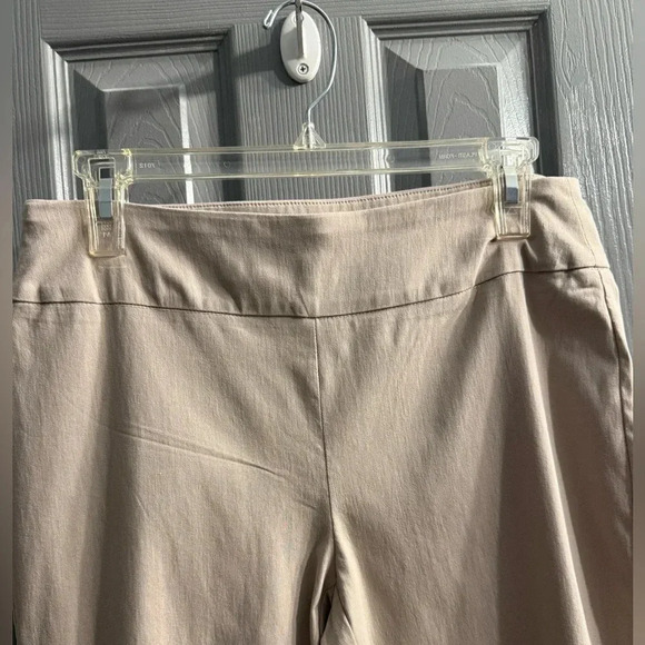 Jessica Riley pull on stretch capris with beautiful lace design on legs size Med - Picture 2 of 7